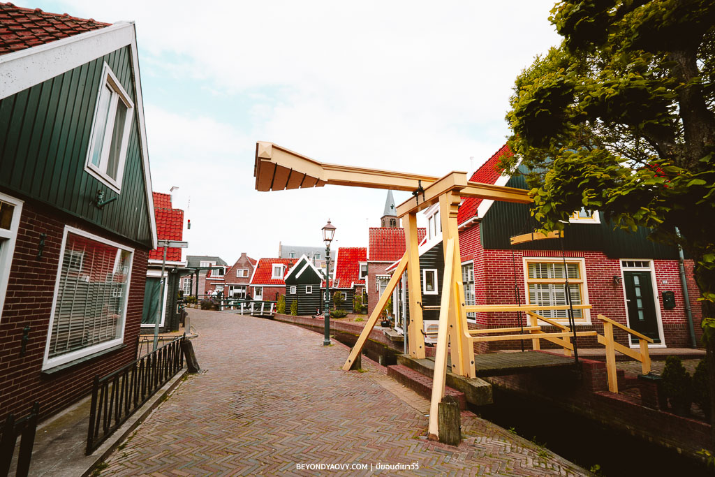 Rich results on Google's SERP when searching for ‘เที่ยวโวเลนดัม’, ‘Volendam’, ‘โวเลนดัม’, ‘หมู่บ้านโวเลนดัม’, ‘หมู่บ้านชาวประมงโวเลนดัม’, ‘หมู่บ้านชาวประมงเนเธอร์แลนด์’, ‘เดย์ทริปจากอัมสเตอร์ดัม’, ‘ที่เที่ยวเนเธอร์แลนด์’, ‘เมืองน่าเที่ยวเนเธอร์แลนด์’, ‘วางแผนเที่ยวเนเธอร์แลนด์’, ‘เที่ยวเนเธอร์แลนด์’, and ‘เที่ยวเนเธอร์แลนด์ด้วยตัวเอง’ 